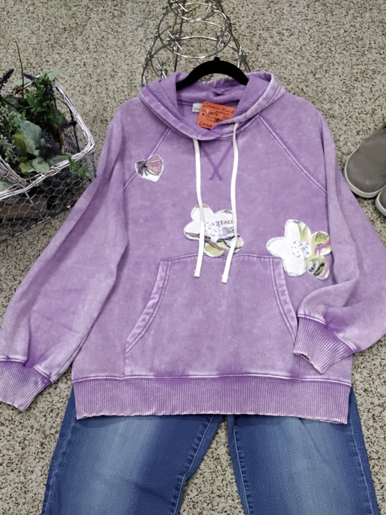 Zenana Outfitters Tops - 3970 S8ze Large Zenana Outfitters Lavender Floral Appliqué Hoodie Sweatshirt.